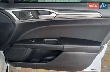 Седан Ford Fusion 2019 в 