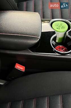 Седан Ford Fusion 2015 в 