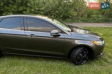 Седан Ford Fusion 2015 в 