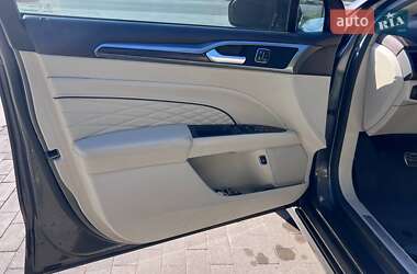 Седан Ford Fusion 2017 в 