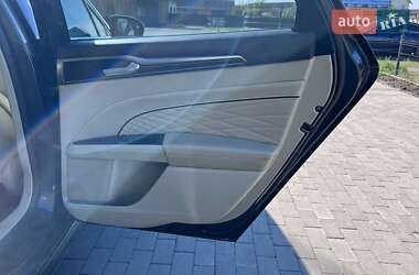 Седан Ford Fusion 2017 в 