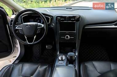 Седан Ford Fusion 2016 в 