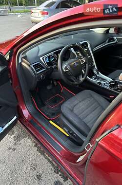 Седан Ford Fusion 2015 в 