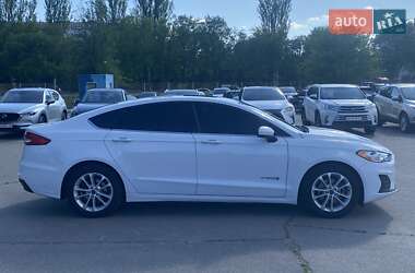 Седан Ford Fusion 2019 в 