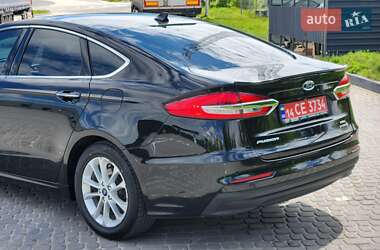 Седан Ford Fusion 2018 в 