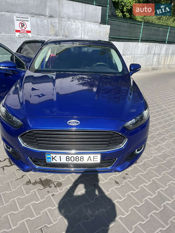 Седан Ford Fusion 2015 в 