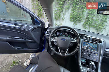 Седан Ford Fusion 2015 в 