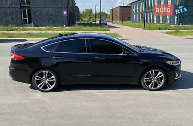 Седан Ford Fusion 2019 в 