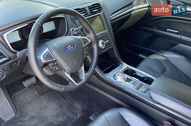 Седан Ford Fusion 2019 в 