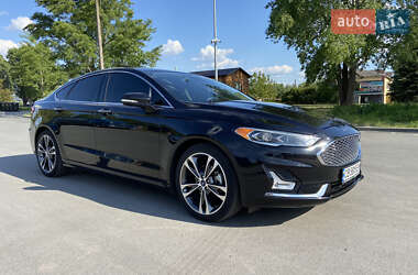 Седан Ford Fusion 2019 в 