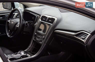 Седан Ford Fusion 2018 в 