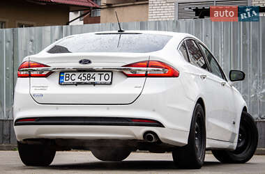 Седан Ford Fusion 2018 в 