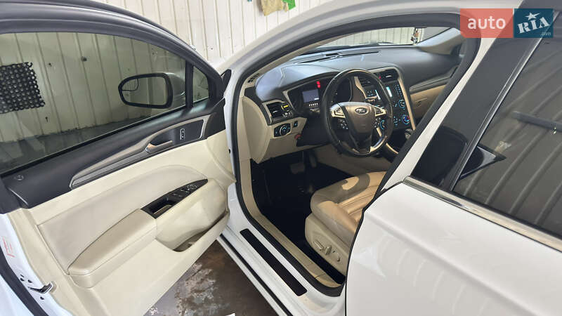 Седан Ford Fusion 2013 в Кам'янському