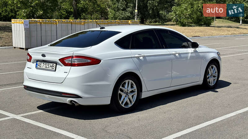 Седан Ford Fusion 2013 в Кам'янському