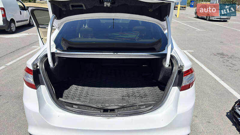 Седан Ford Fusion 2013 в Кам'янському