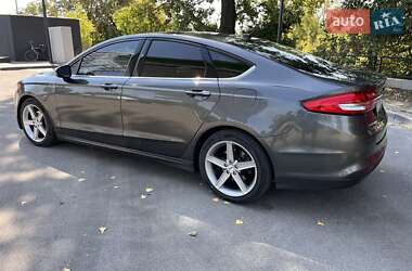 Седан Ford Fusion 2016 в 