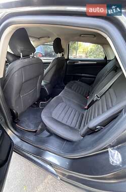 Седан Ford Fusion 2016 в 