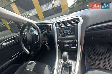 Седан Ford Fusion 2015 в 