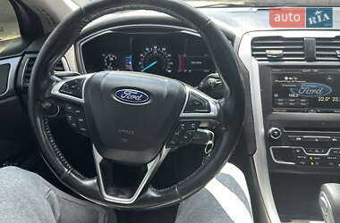 Седан Ford Fusion 2015 в 