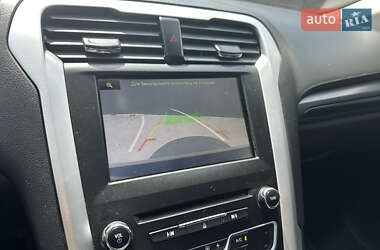 Седан Ford Fusion 2015 в 