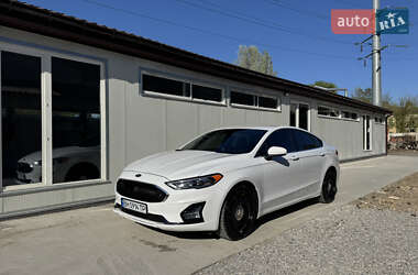 Седан Ford Fusion 2019 в 