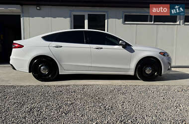 Седан Ford Fusion 2019 в 
