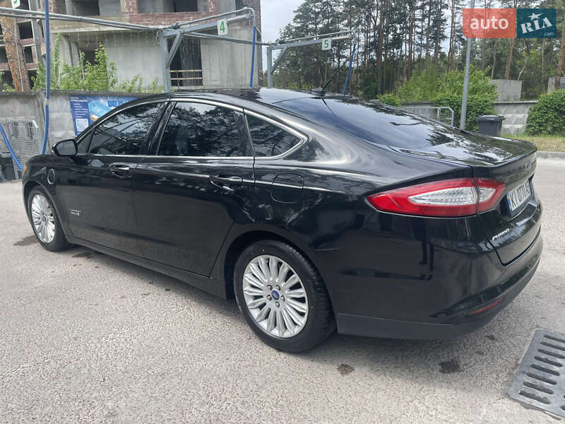 Седан Ford Fusion 2015 в Украинке