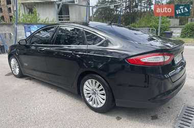 Седан Ford Fusion 2015 в 