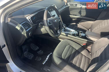 Седан Ford Fusion 2015 в 