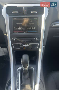 Седан Ford Fusion 2015 в 
