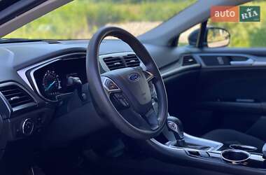 Седан Ford Fusion 2013 в 