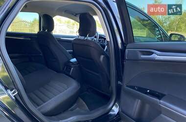Седан Ford Fusion 2013 в 