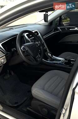 Седан Ford Fusion 2016 в 