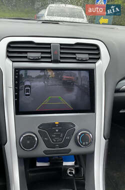 Седан Ford Fusion 2015 в 