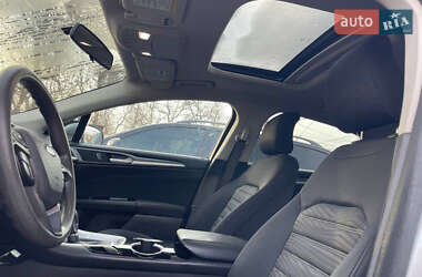 Седан Ford Fusion 2015 в 