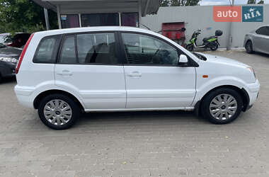 Хэтчбек Ford Fusion 2010 в 