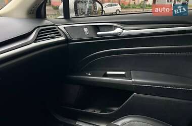 Седан Ford Fusion 2017 в 