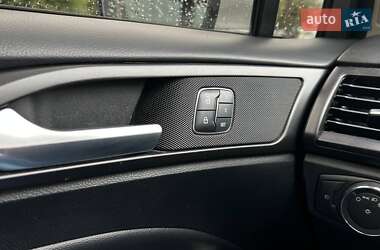 Седан Ford Fusion 2017 в 