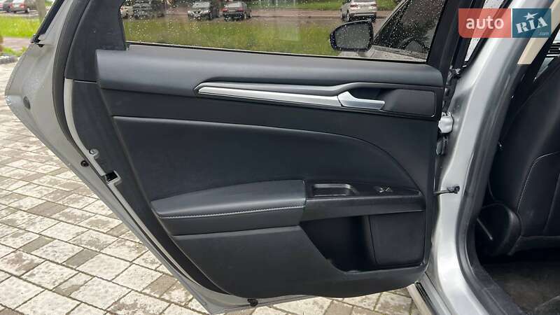 Седан Ford Fusion 2017 в Львове