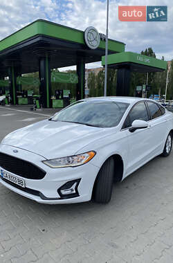 Седан Ford Fusion 2016 в 