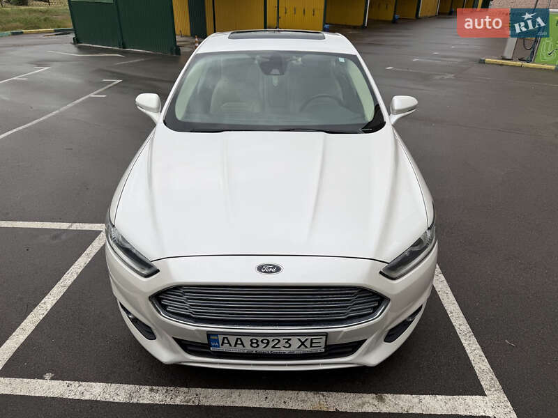 Седан Ford Fusion 2012 в 