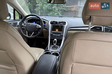 Седан Ford Fusion 2012 в 