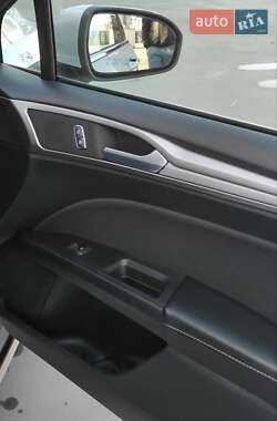 Седан Ford Fusion 2018 в 