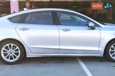 Седан Ford Fusion 2018 в 
