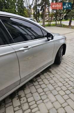 Седан Ford Fusion 2016 в 