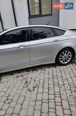 Седан Ford Fusion 2016 в 