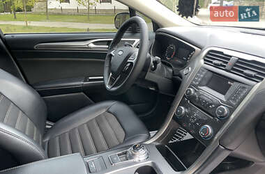 Седан Ford Fusion 2016 в 