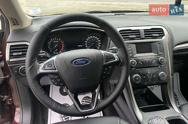 Седан Ford Fusion 2016 в 