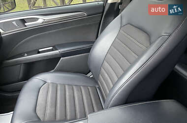 Седан Ford Fusion 2016 в 