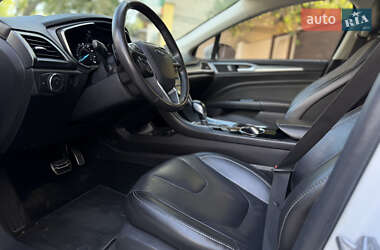 Седан Ford Fusion 2015 в 